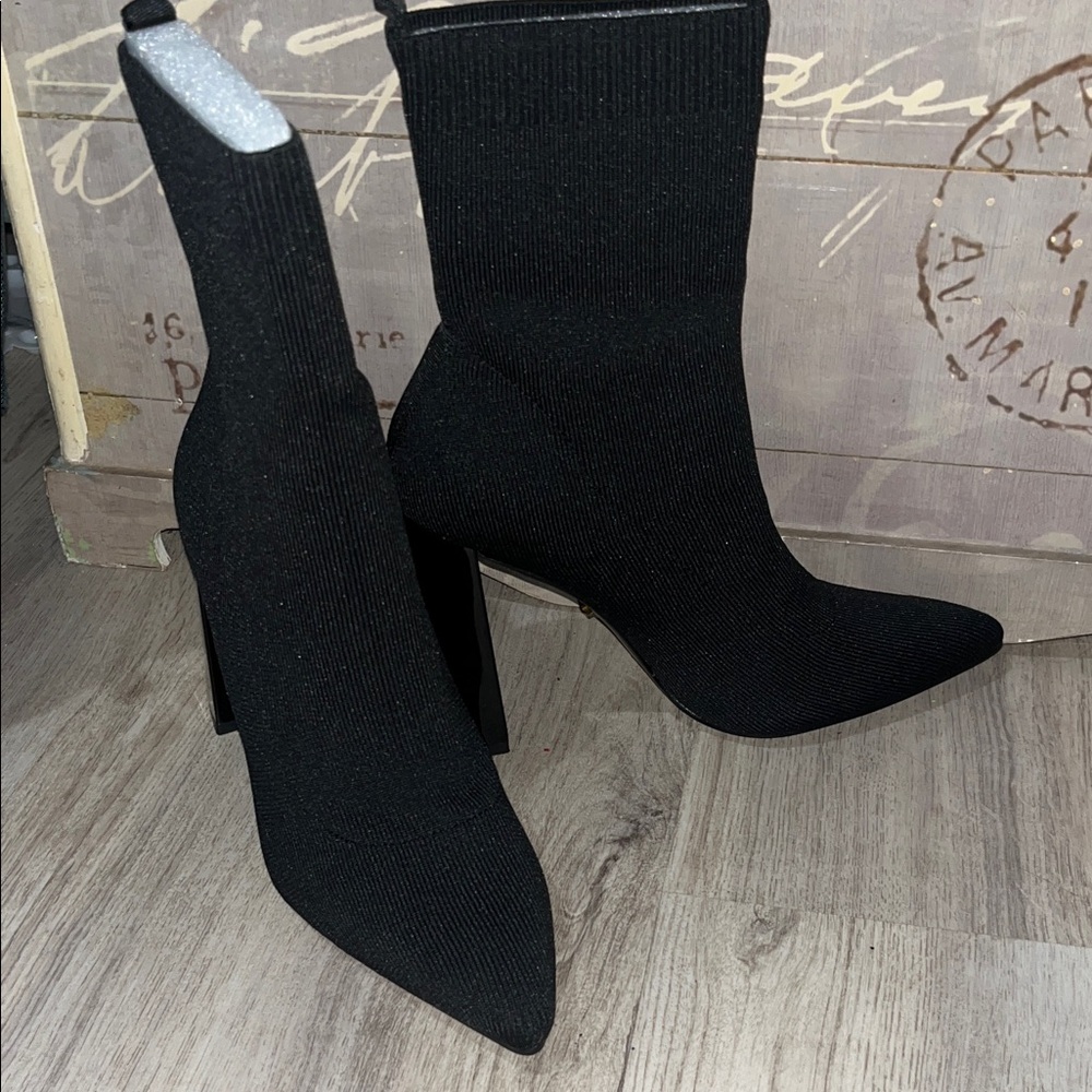 Chic Black Heeled Boots for Women